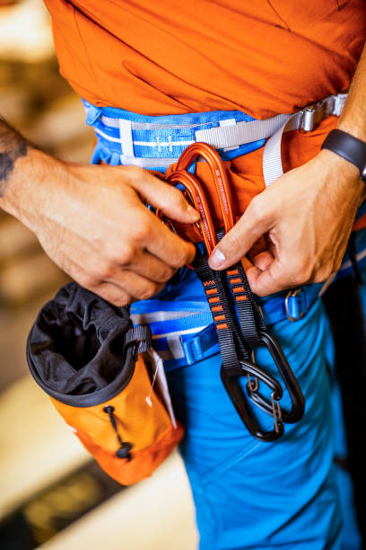 HOW TO CHOOSE CARABINERS
